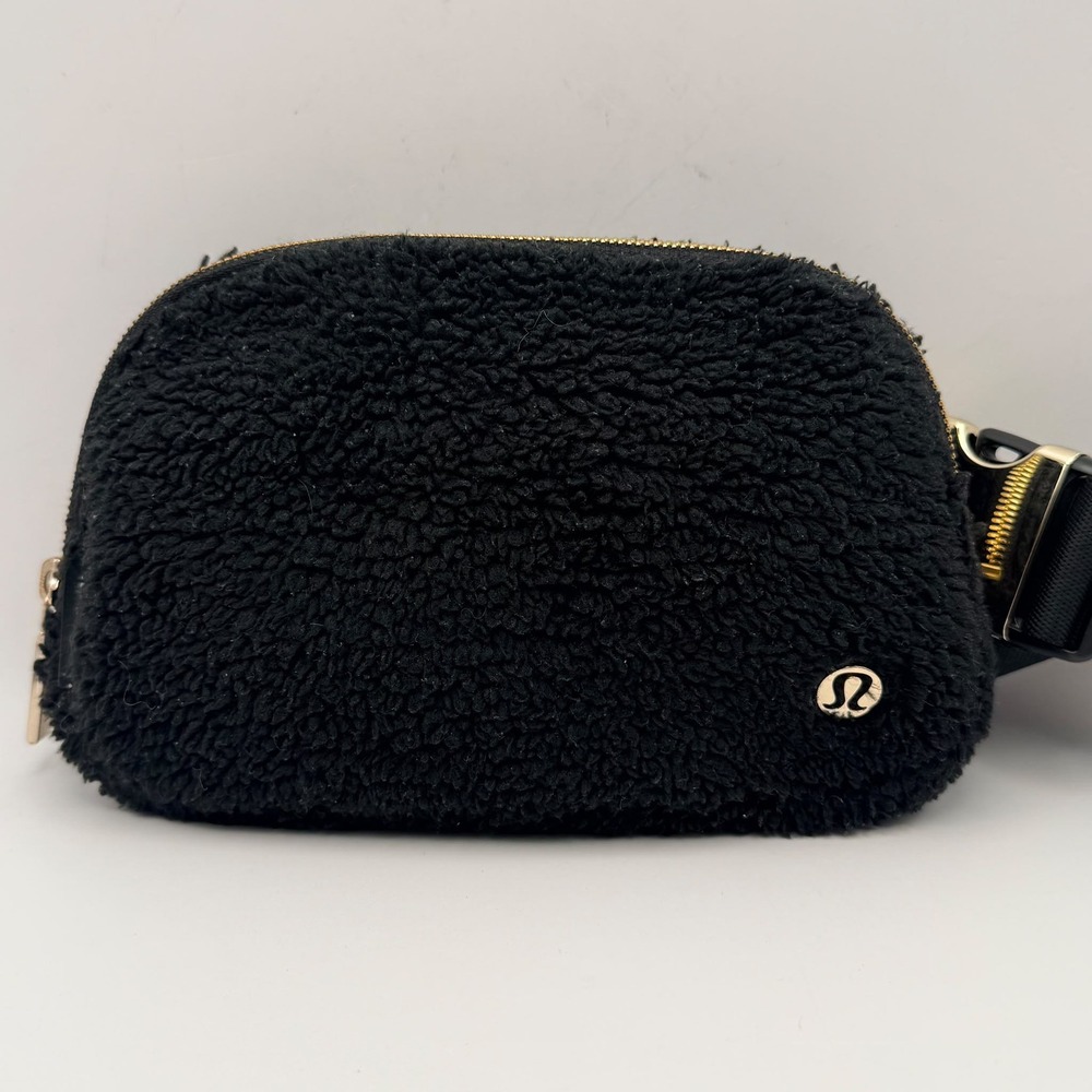 Lululemon Everywhere Belt Bag Fleece OS Black Gold Hardware Sherpa Waist Pack